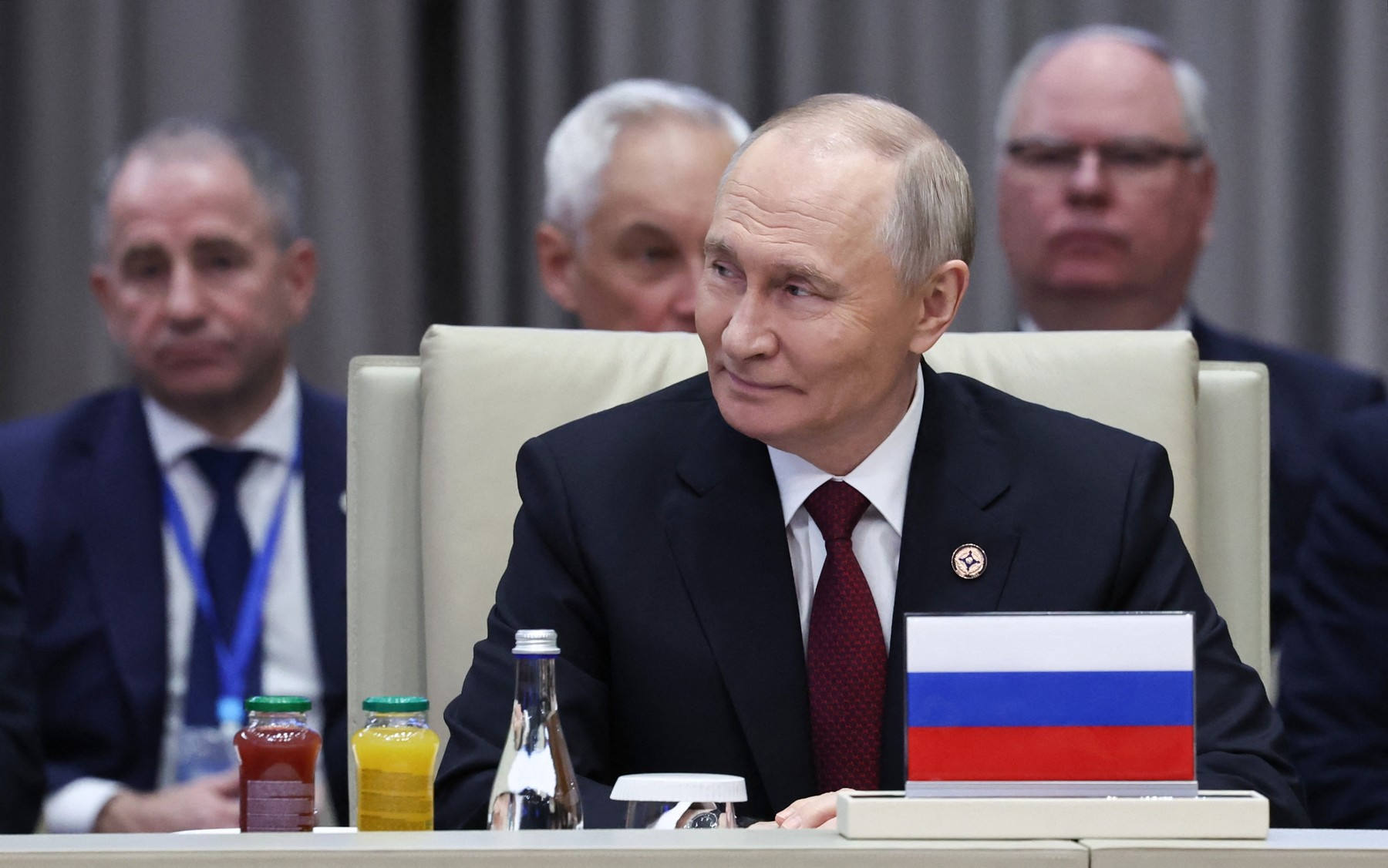 [ad_1] Camera Deputaţilor din Rusia, Duma de Stat, a adoptat o lege care interzice aplicarea hotărârilor emise de instanţe penale străine, o măsură care îl protejează pe preşedintele rus Vladimir Putin în faţa mandatului de arestare emis de Curtea Penală Internaţională