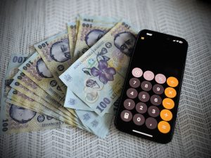 Salariul minim brut va ajunge la 4.325 de lei de la 1 iulie 2026.