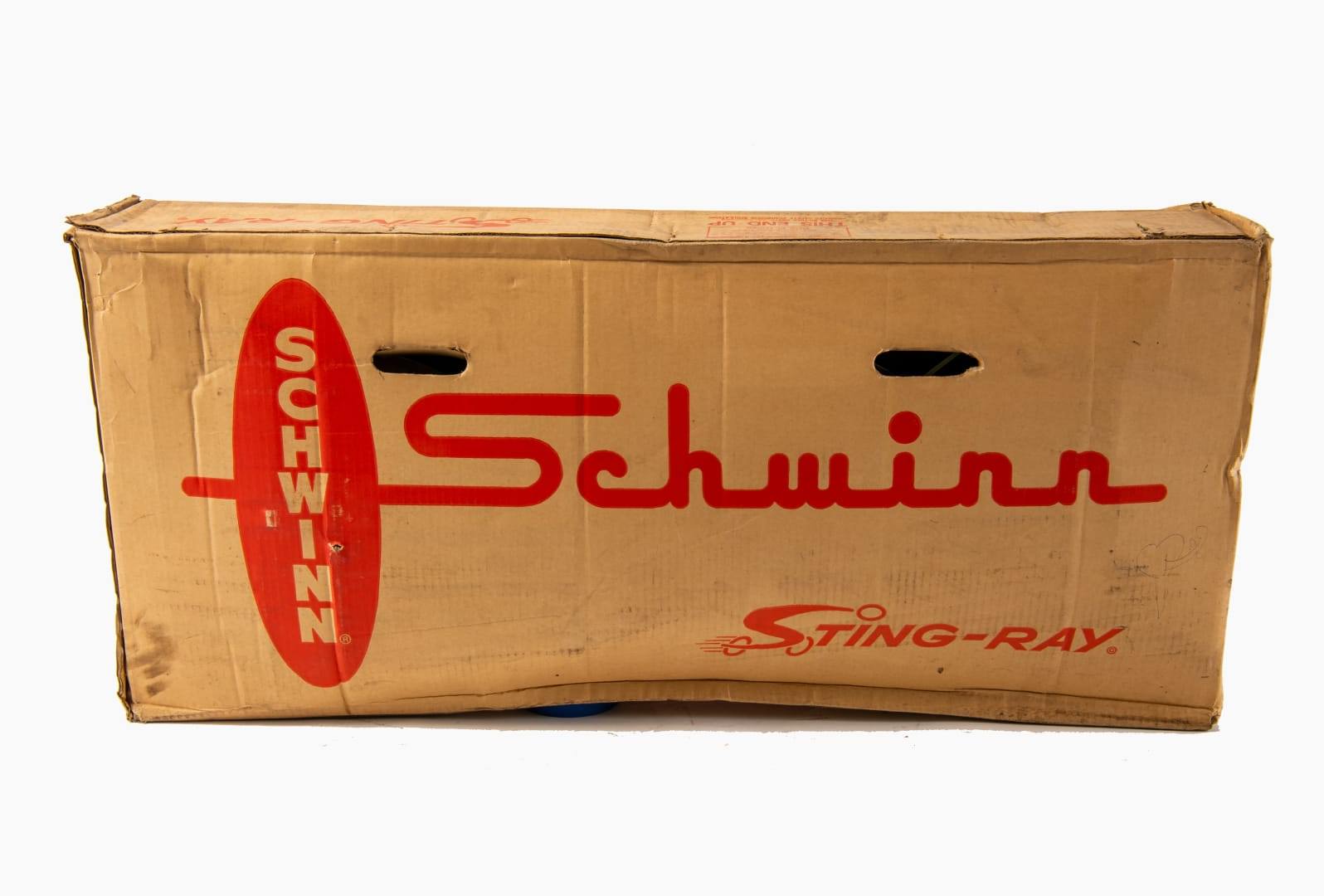 Iata o reformulare a titlului: „Bicicleta Schwinn Sting-Ray ‘Orange Krate’ ramane in cutia originala de la fabrica”