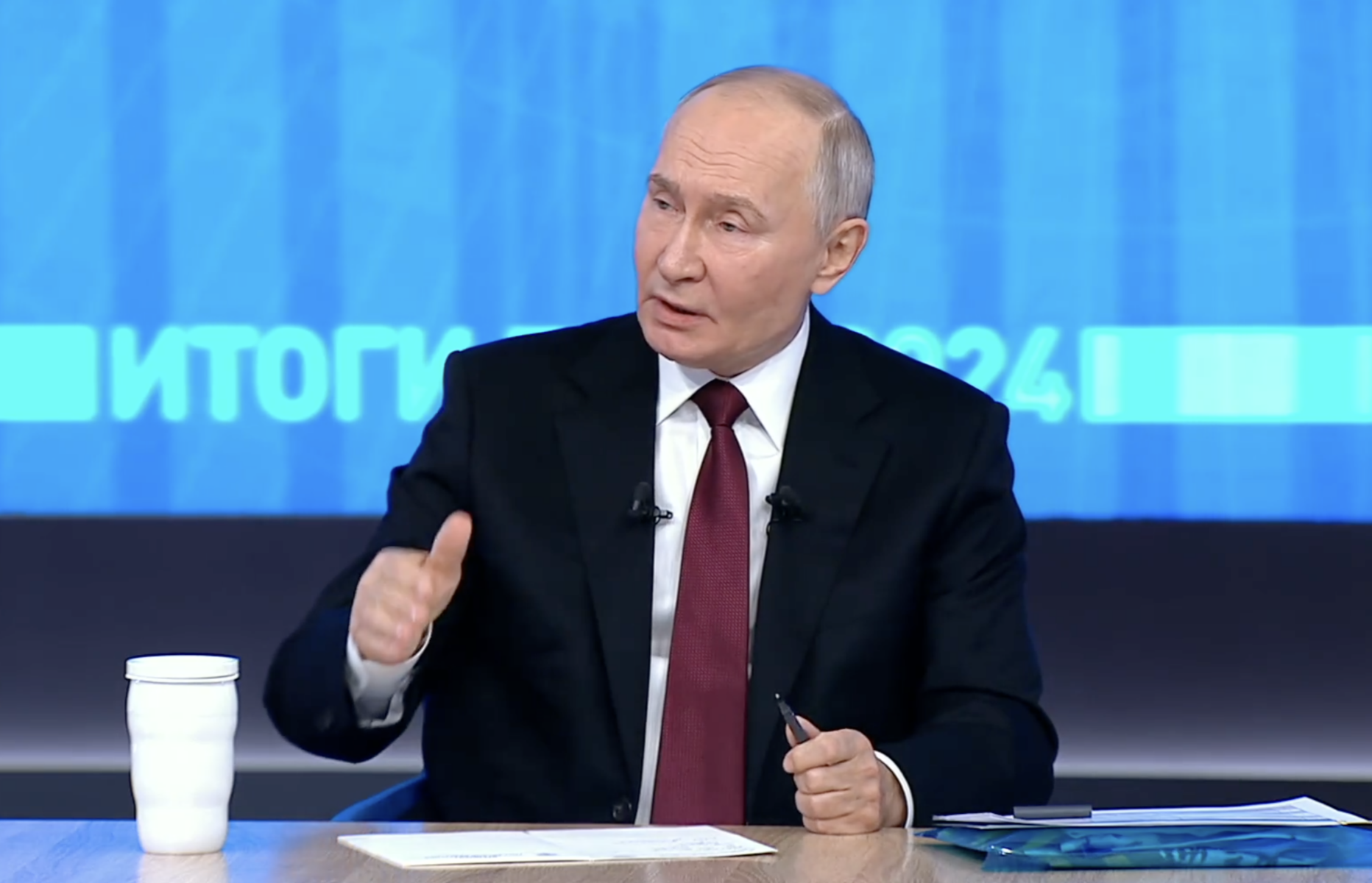 Președintele Rusiei, Vladimir Putin, a luat recent decizia de a-și revizui poziția și angajamentul față de unii dintre pașii anteriori în negocierile pentru soluționarea conflictului din Ucraina, stârnind noi tensiuni în contextul diplomatic complex al conflictului ruso-ucrainean