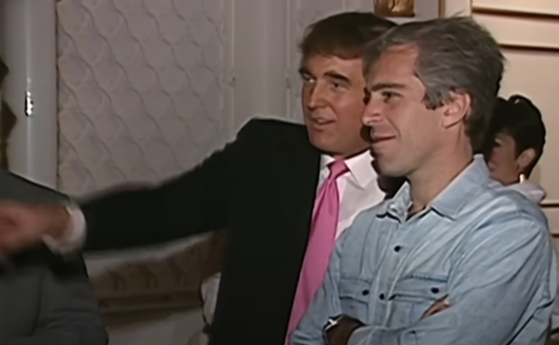 Publicare a celui de-al treilea set de documente privind cazul Jeffrey Epstein: Donald Trump a fost tolerant cu „clienții” lui Epstein, inclusiv cu Bill Clinton