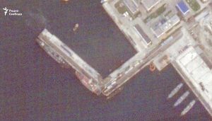 Fotografii satelitare ale golfului Novorossiisk evidențiază daunele suferite de docul submarinului rus, acuzat de Ucraina că ar fi fost avariat sever