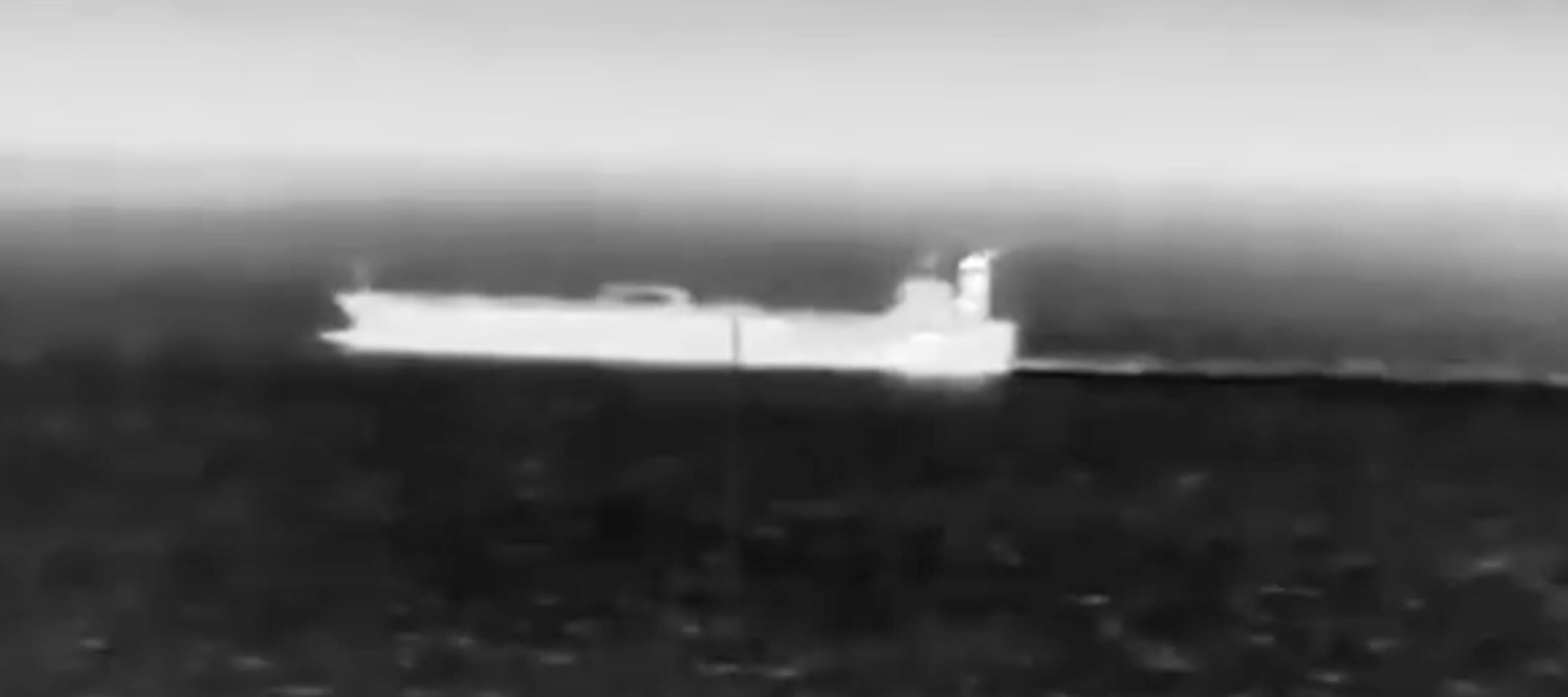 Imagini spectaculoase: drone ucrainene au avariat un petrolier rusesc din flota misterioasă în Marea Mediterană, conform surselor