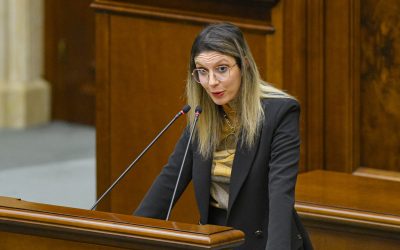Moțiunea simplă inițiată de AUR împotriva Dianei Buzoianu, adoptată de Senat. PSD i-a cerut demisia Ministrei Mediului. Reacția liderului USR