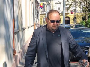 Descinderi la primăria din Lugașu, Bihor, și în locuințele primarului și viceprimarului într-un dosar de delapidare; primarul Sorban Levente acuzat de promovarea propagandei anti-olande în ultima vreme