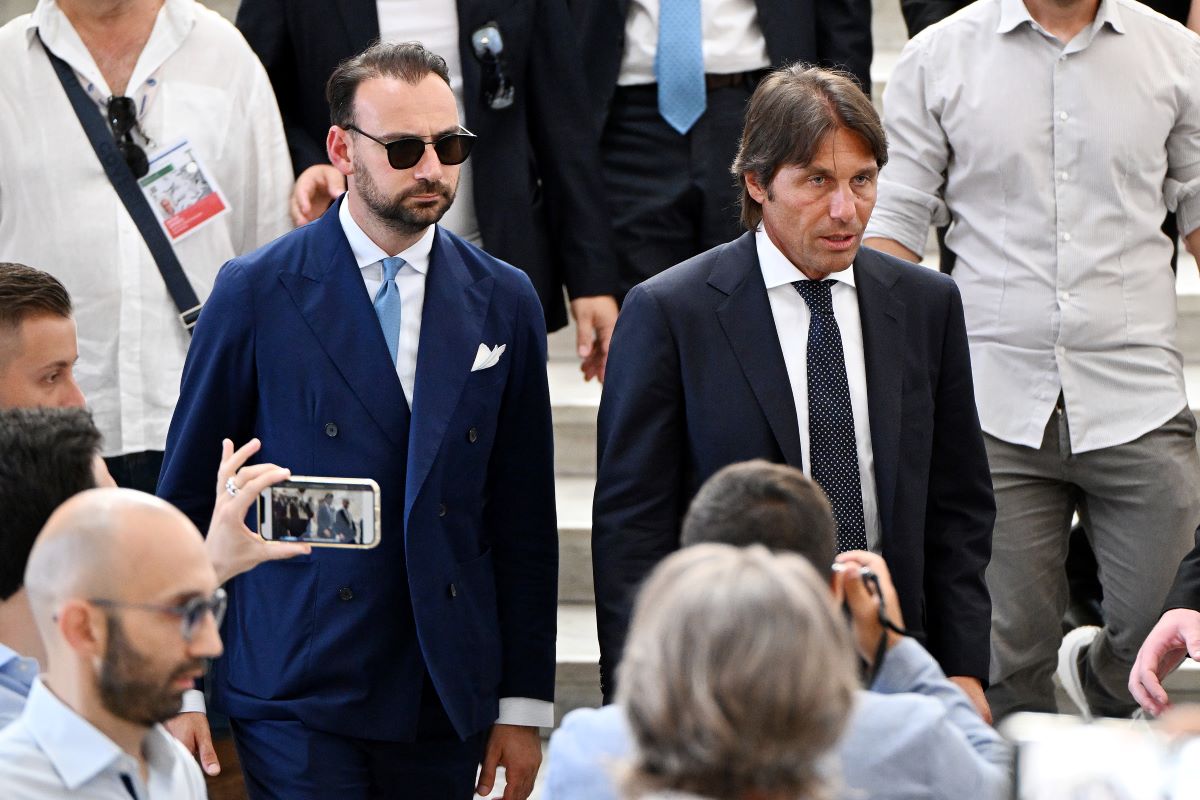 Napoli director Giovanni Manna and coach Antonio Conte