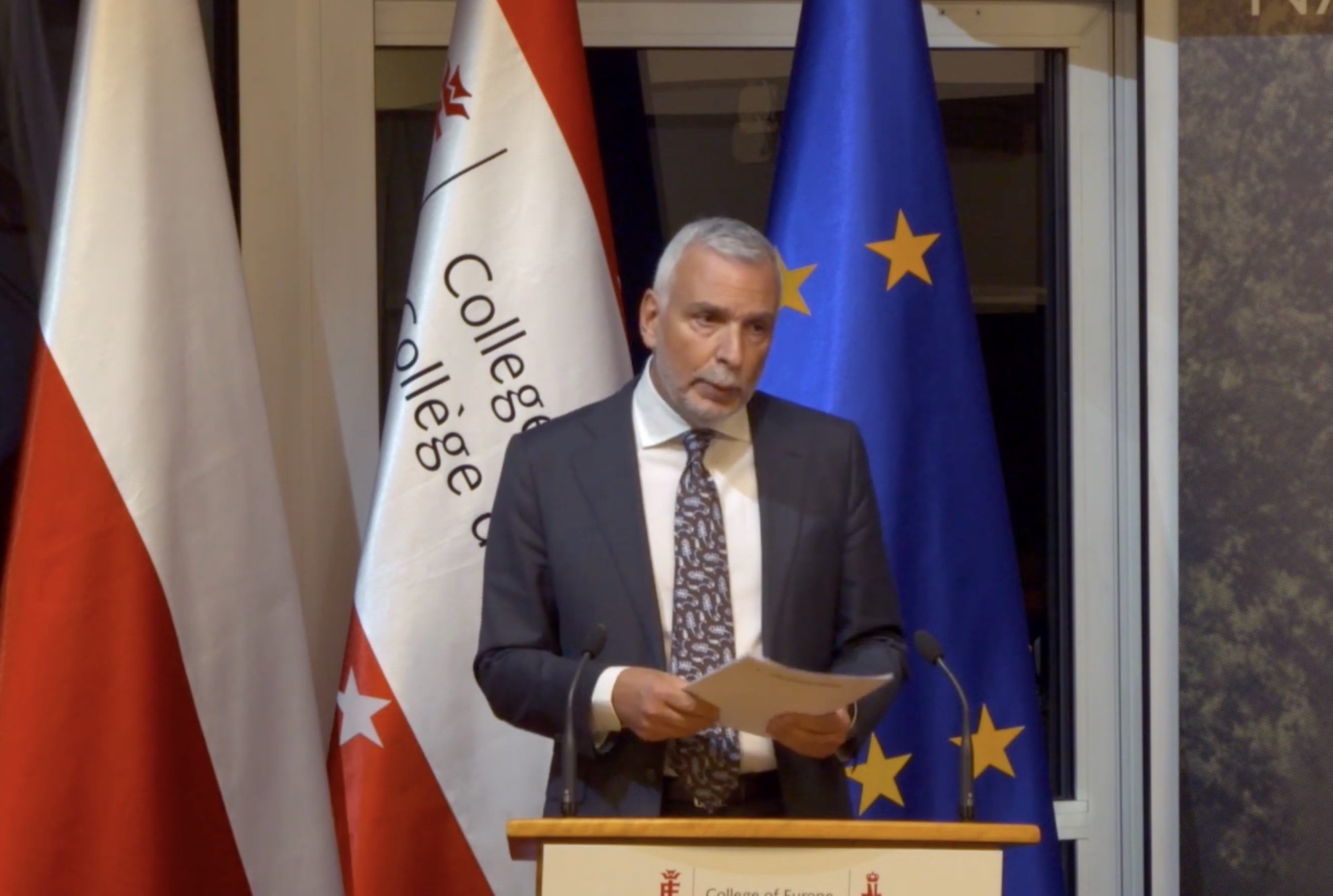 Stefano Sannino renunță la poziția din cadrul Comisiei Europene după investigații de fraudă și va ieși la pensie la finalul anului, conform unei informări oficiale