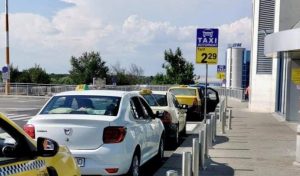 Poliția Transporturilor a retras zeci de acte de înmatriculare, autorizații de taxi și atestate profesionale în urma controalelor din zona aeroporturilor