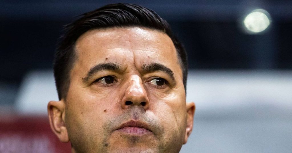 [ad_1] Cosmin Contra, antrenorul de 50 de ani al echipei Al-Arabi, a fost desemnat antrenorul lunilor octombrie și noiembrie în Qatar, o recunoaștere a rezultatelor excelente obținute de echipa sa