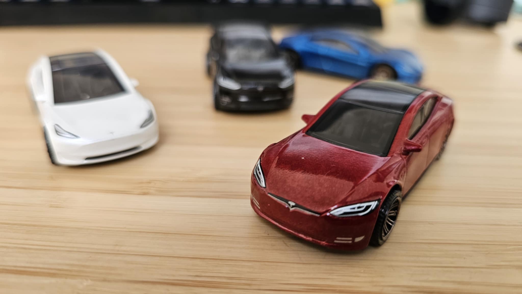 [ad_1] Tesla întâlnește dificultăți în implementarea hardware-ului AI5 pentru condus autonom, amânând lansarea așteptată inițial pentru 2025