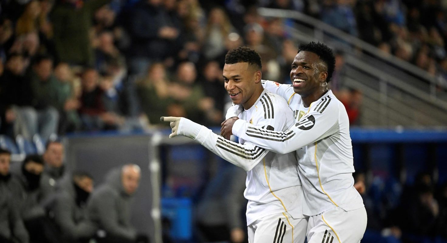 Vini le lanza un cable a Xabi