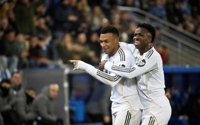 Vini le lanza un cable a Xabi