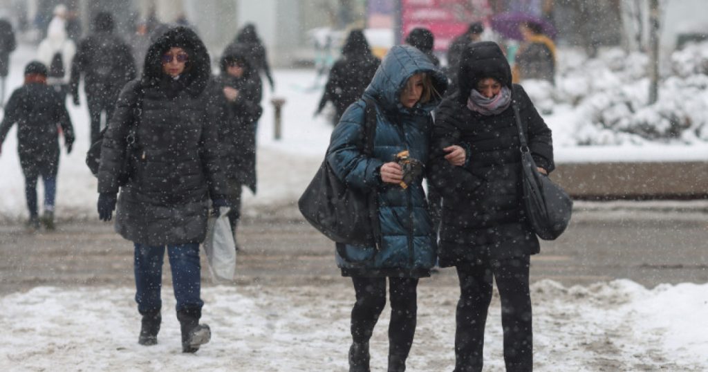 Vremea se schimbă radical de Crăciun: temperaturile scad la minime negative. Ce spun meteorologii despre precipitații