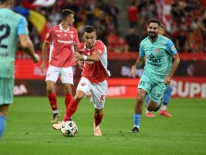 Iată o reformulare a titlului: “Meciul UTA – Dinamo, transmis în direct, ora 20:00, pe postul de televiziune dedicat sportului. Echipa antrenată de Kopic are șansa de a încheia anul 2025 pe poziția fruntașă în campionatul din România!”