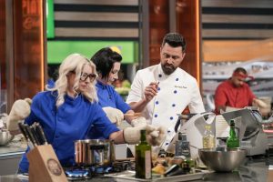 “Confruntări Aprige în Bucătărie la Data de 15 Decembrie 2025. Competiția Devine și Mai Înfierbântată o Dată cu Intervenția Strategică a Chef-ului Sautner”