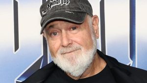 Cuplul format din cunoscutul actor și regizor Rob Reiner și soția sa a fost descoperit fără viață în locuința lor. Conform unor surse de știri de divertisment, cei doi prezentau răni cauzate de obiecte ascuțite.