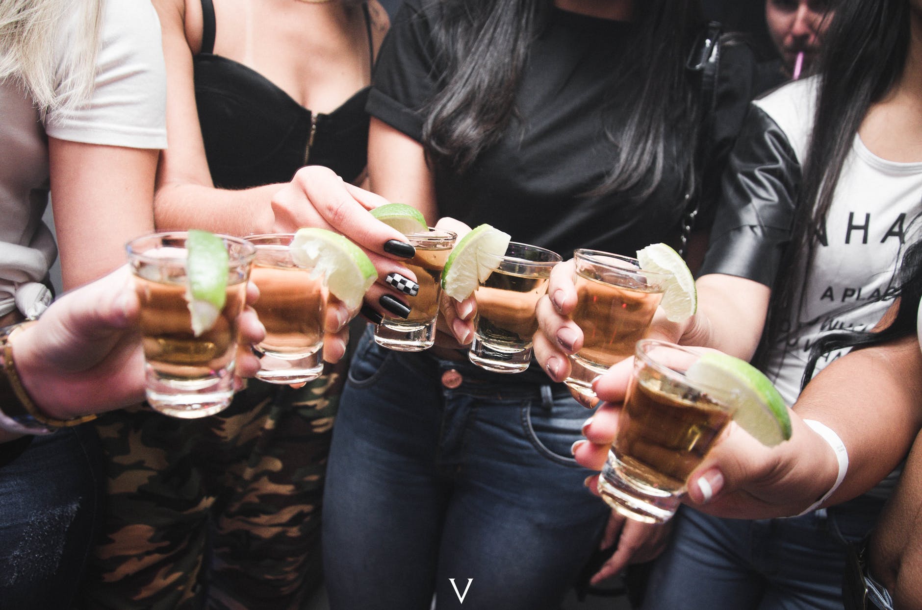 Este acceptabil să te răsfeți cu mai mult alcool uneori, în timpul sărbătorilor?