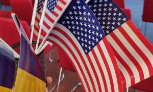 SUA și România semnaleazăunitar angajamentul față de NATO și recunosc importanța sa fundamentală pentru securitatea aliaților, evidențiind colaborarea reciprocă în domeniul energetic