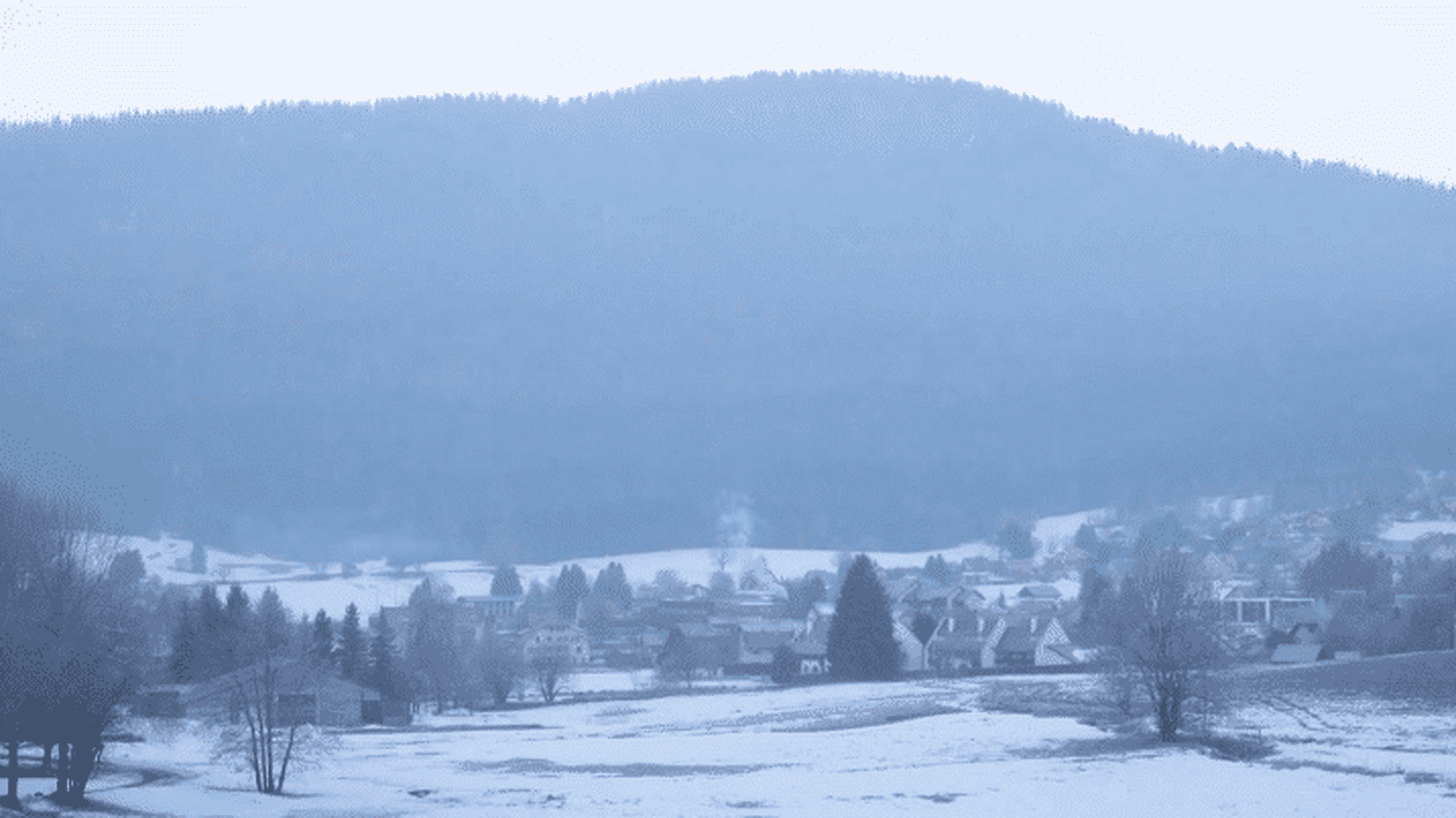 Vacanța de Revelion la Autrans-Méaudre: Un Paradis Alb în Frig În stațiunea de schi Autrans-Méaudre, din Vercors, turiștii au sărbătorit trecerea în noul an într-o atmosferă polară, cu temperaturi ce-au coborât la minus 15 grade