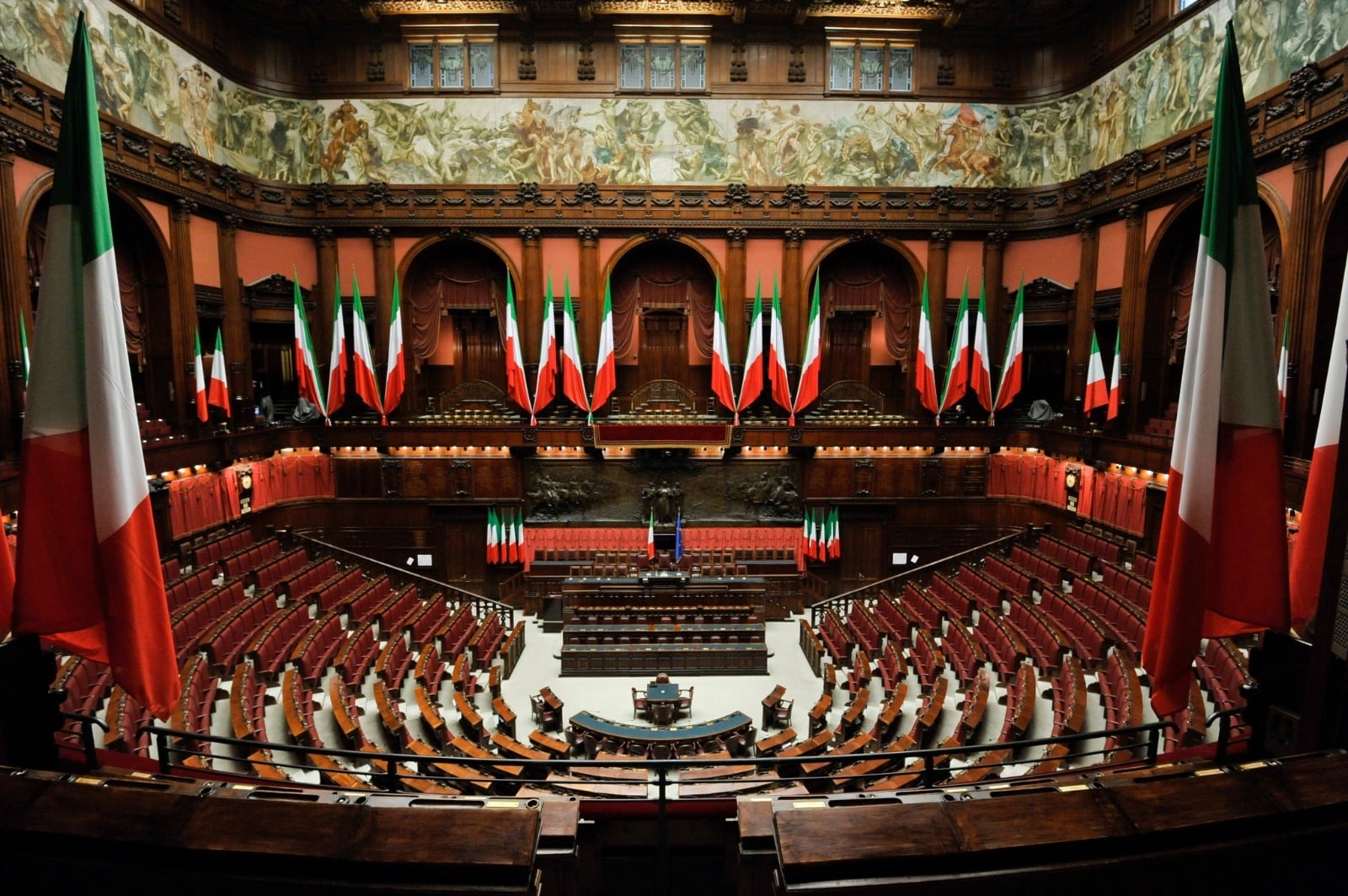 Italia pregătește măsuri pentru a reduce prețurile la combustibili Guvernul italian ar putea anunța miercuri seară un pachet de măsuri menite să diminueze prețurile la combustibili, conform declarațiilor vicepremierului Matteo Salvini