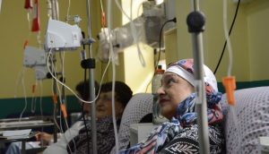 Pacienții oncologici din Caraș-Severin abandonează tratamentul din cauza deplasărilor la Timișoara / „Este o situație dificilă pentru cei aflați în lupta cu o boală gravă”