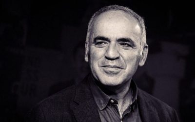 cei-mai-mari-sahisti-ai-lumii-dau-startul-turneului-grand-chess-tour-2022-garry-kasparov-la-ceremoni.jpeg