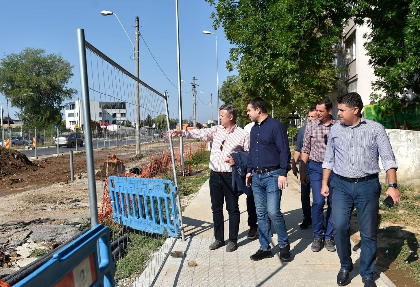 Ciprian Ciucu afirmă că unele formațiuni politice repetă aceleași greșeli din ultimele trei decenii, fiind doar doi candidați cu șanse, în timp ce restul sunt manipulați