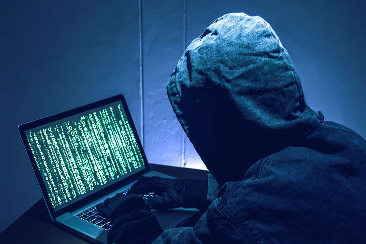 2015 — Anul în care criza digitală a devenit o amenințare directă pentru viețile oamenilor Anul 2025 a scos la iveală o realitate șocantă: pericolul cibernetic nu mai este doar despre pierderi financiare sau sisteme defecte, ci despre vieți umane puse în mare pericol