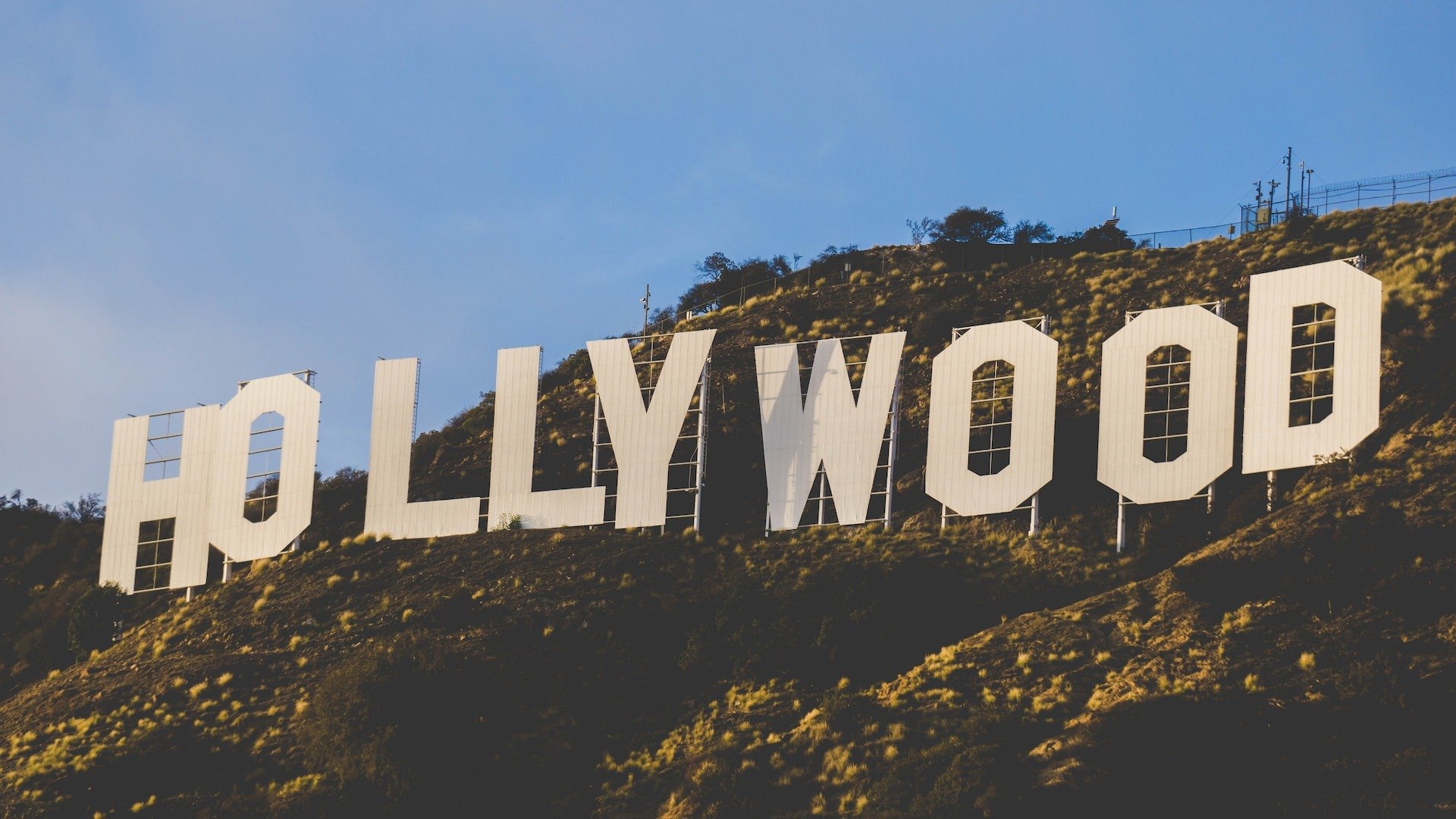 Hollywood regretă preluarea Warner Bros de către Netflix: o amenințare without precedent pentru întregul sector cinematografic mondial