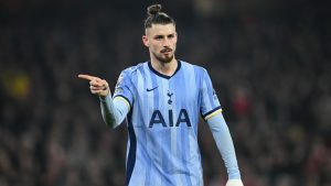 „Dorința de a pleca cât mai curând!” Britanicii confirmă despărțirea dintre Drăgușin și Tottenham: „Situația este delicată”