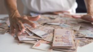 Guvernul aduce modificări în ceea ce privește conducerea companiilor de stat prin intermediul unei ordonanțe, care vine cu reguli mai stricte și prevede amenzi considerabile de până la 60.000 de lei pentru cei care nu respectă noile prevederi.