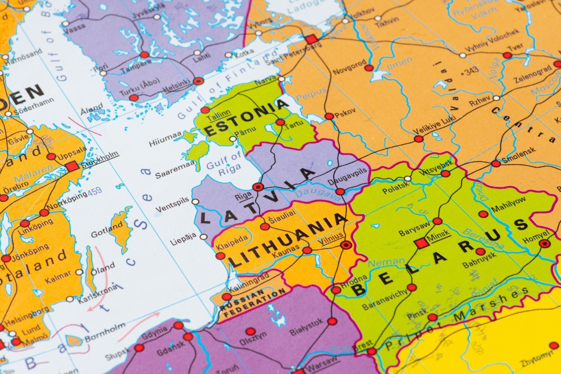 Zboruri oprite la aeroportul din Vilnius din cauza unui incident cu baloane suspecte / Lituanienii acuză implicarea Belarusului într-un conflict hibrid