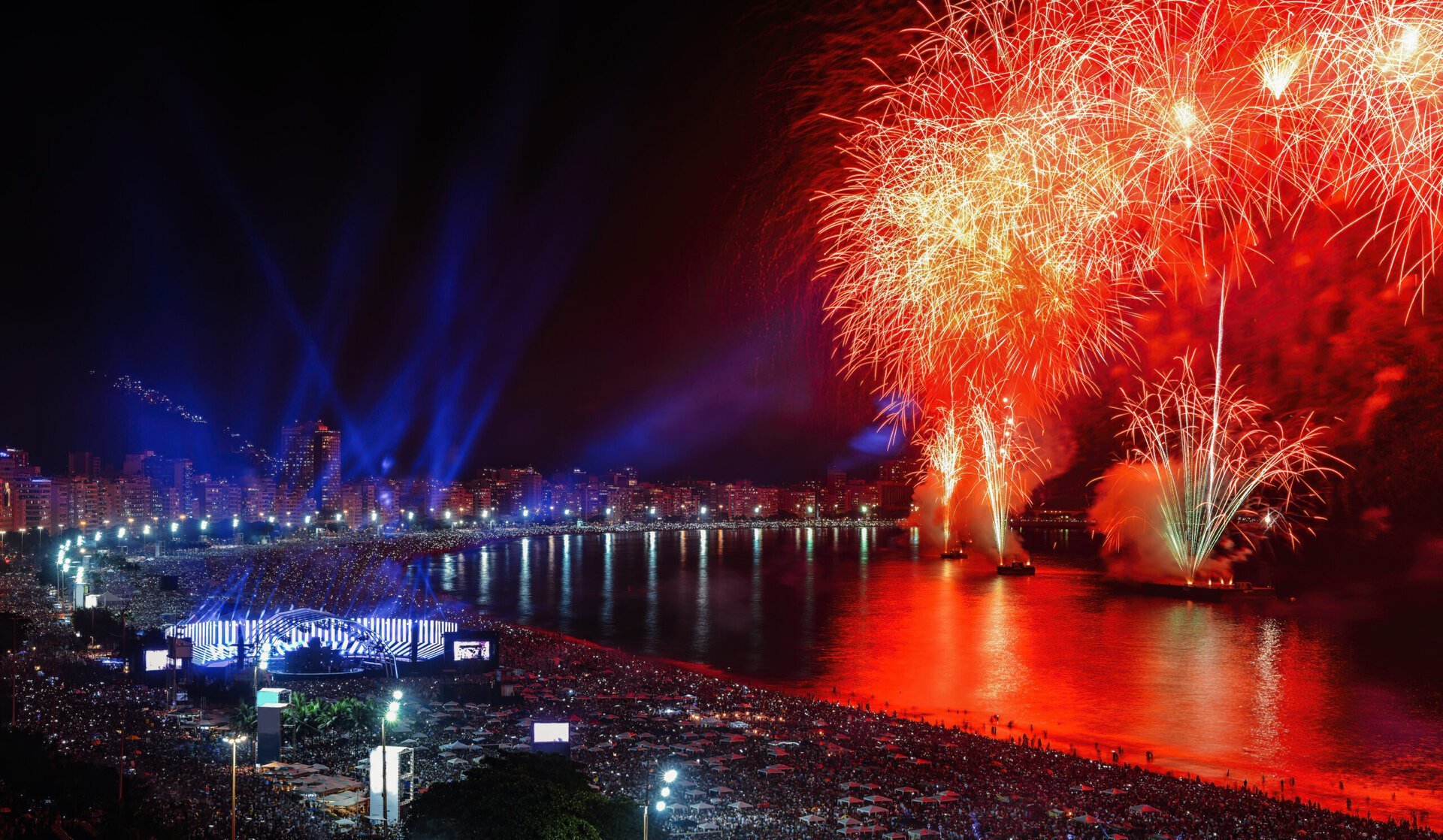 Revelionul de pe plaja Copacabana din Rio de Janeiro, celebrat anual ca unul dintre cele mai iconice evenimente de Anul Nou din lume, a fost recunoscut oficial de Guinness World Records drept cea mai mare petrecere de Revelion din istorie