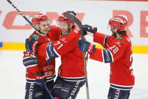 Iată o reformulare a titlului: “Surpriză în Liiga: HIFK a învins liderul Tappara cu 6-3, după ce a marcat cinci goluri în ultimul timp, în timp ce KooKoo a urcat pe locul trei.”