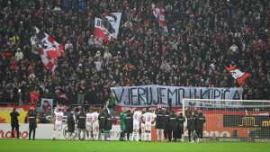 Suspendări mari la confruntarea FCSB – Dinamo! Becali ar putea utiliza veniturile obținute de la Darius Olaru pentru a achita amenzile.