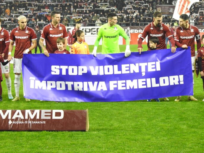 fotbalisti-mesaje-impotriva-violentei-asupra-femeilor3.jpg