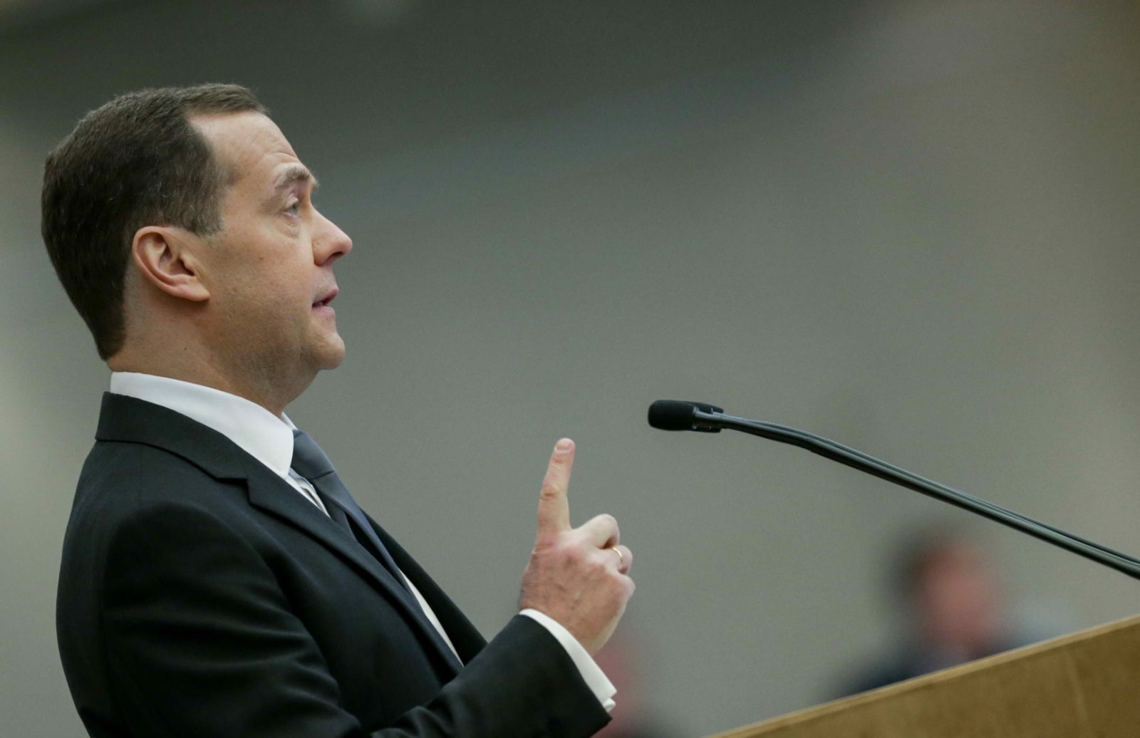 Dmitri Medvedev amenință cu moartea președintele ucrainean Volodimir Zelenski: escalation verbală în contextul conflictului ruso-ucrainean După mai bine de un an de conflict deschis între Rusia și Ucraina, retorica dintre oficialii celor două țări devine din ce în ce mai dură și mai incertă