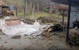 Companie din Bihor descoperă ilegal gaz metan și sulf în timpul săpăturilor pentru apă; riscă o amendă de zeci de mii de euro, după ce a atins aproape 150 de metri adâncime