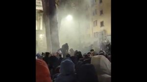 Potrivit unei investigații BBC, o armă chimică folosită în timpul Primului Război Mondial ar fi fost utilizată împotriva protestatarilor din Georgia, fiind descrisă ca „te arsese apa”