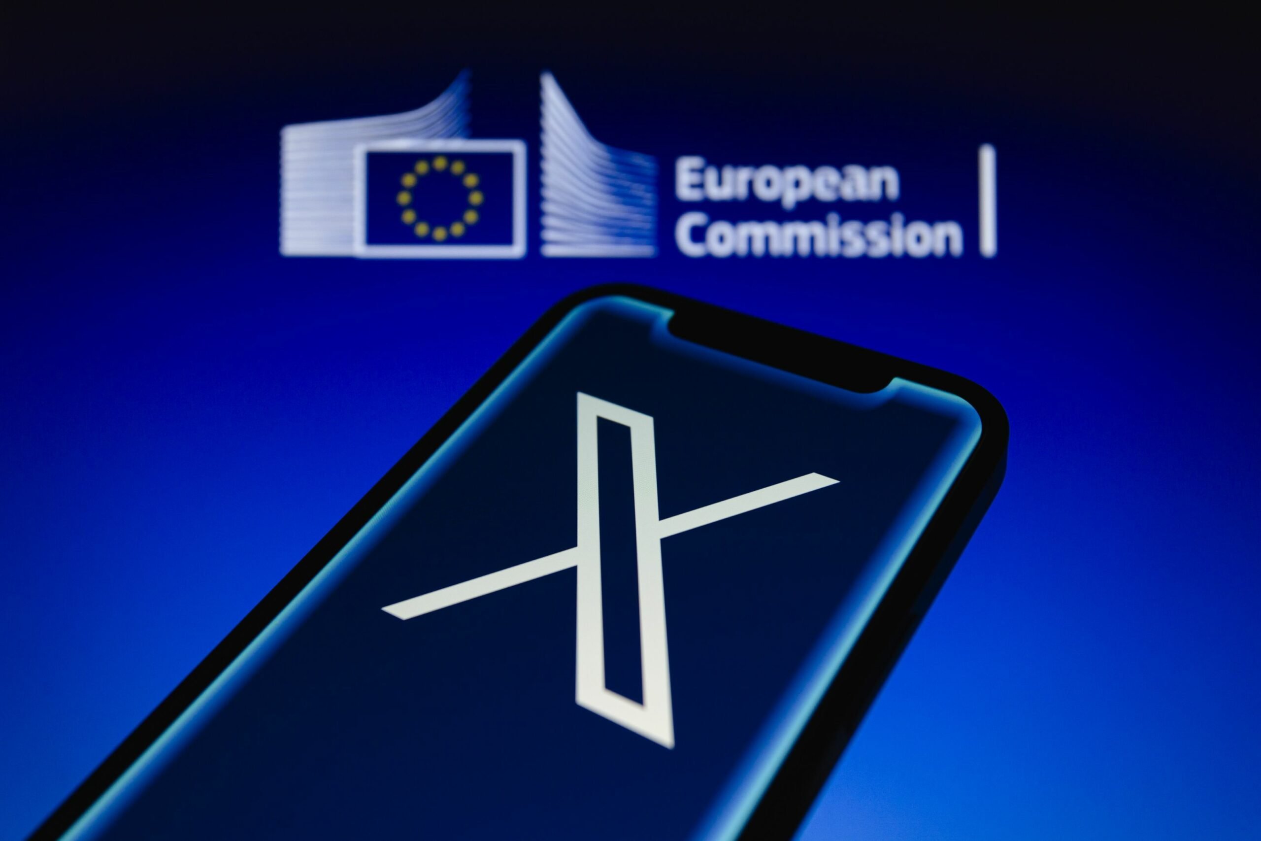 [ad_1] Comisia Europeană a sancționat platforma de socializare X, deținută de Elon Musk, cu o amendă de 120 de milioane de euro pentru încălcări ale legislației europene privind transparența online
