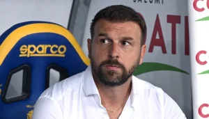 Iată o posibilă reformulare a titlului: “Prezentare meci: Hellas Verona vs Atalanta BC – previziuni, știri despre echipe, alcătuiri posibile” 

Sau, folosind sinonime: “Anticipare: Hellas Verona vs Atalanta BC – prognoze, informații despre formații, posibile alinieri”