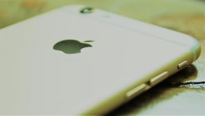 Apple îmbunătățește AirDrop pentru transferuri mai sigure și mai simple către necunoscuți