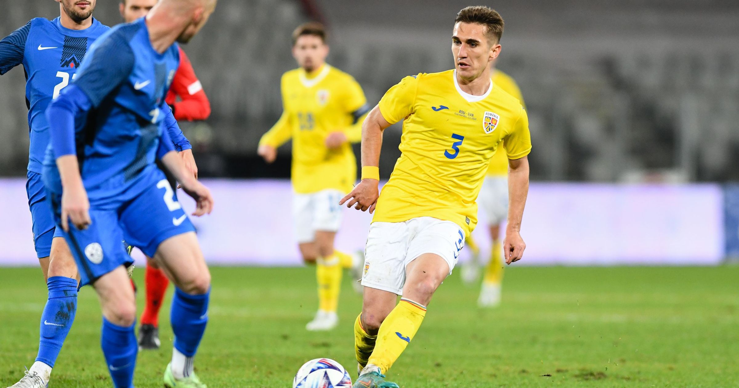 Dinamo dă tonul în transferuri: O nouă achiziție în apărare Clubul Dinamo București este pe cale să-și întărească linia de apărare în perspectiva sezonului de iarnă, iar președintele Andrei Nicolescu a adus vești îmbucurătoare pentru fani