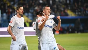 Farul Constanța înfruntă UTA Arad, scor 1-0, disponibile acum pe Sport.ro! Echipa gazdă a marcat prima dată.