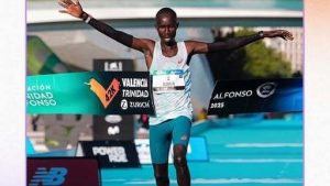 John Korir din Kenya a făcut istorie la maratonul de la Valencia, transmis live pe VOYO. Care a fost performanța românului Nicolae Soare?
