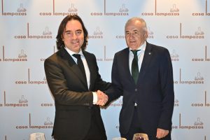 Un alt mod de a formula acest titlu ar fi: “Martín Presa ripostează împotriva lui Pellegrini după ce acesta a criticat dimensiunile stadionului Vallecas”.