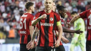 Disperare pentru Maxim și Sorescu în Turcia! Mijlocașul a reușit să marcheze, dar echipa a fost învinsă drastic de Basaksehir.