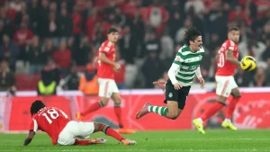 Confruntare apriga. Cele mai bune imagini de la meciul dintre Benfica si Sporting, pe care nu le-ai vazut la televizor.