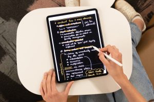 Ghid pentru scanarea documentelor și salvarea ca PDF în aplicația Notes pe iPad