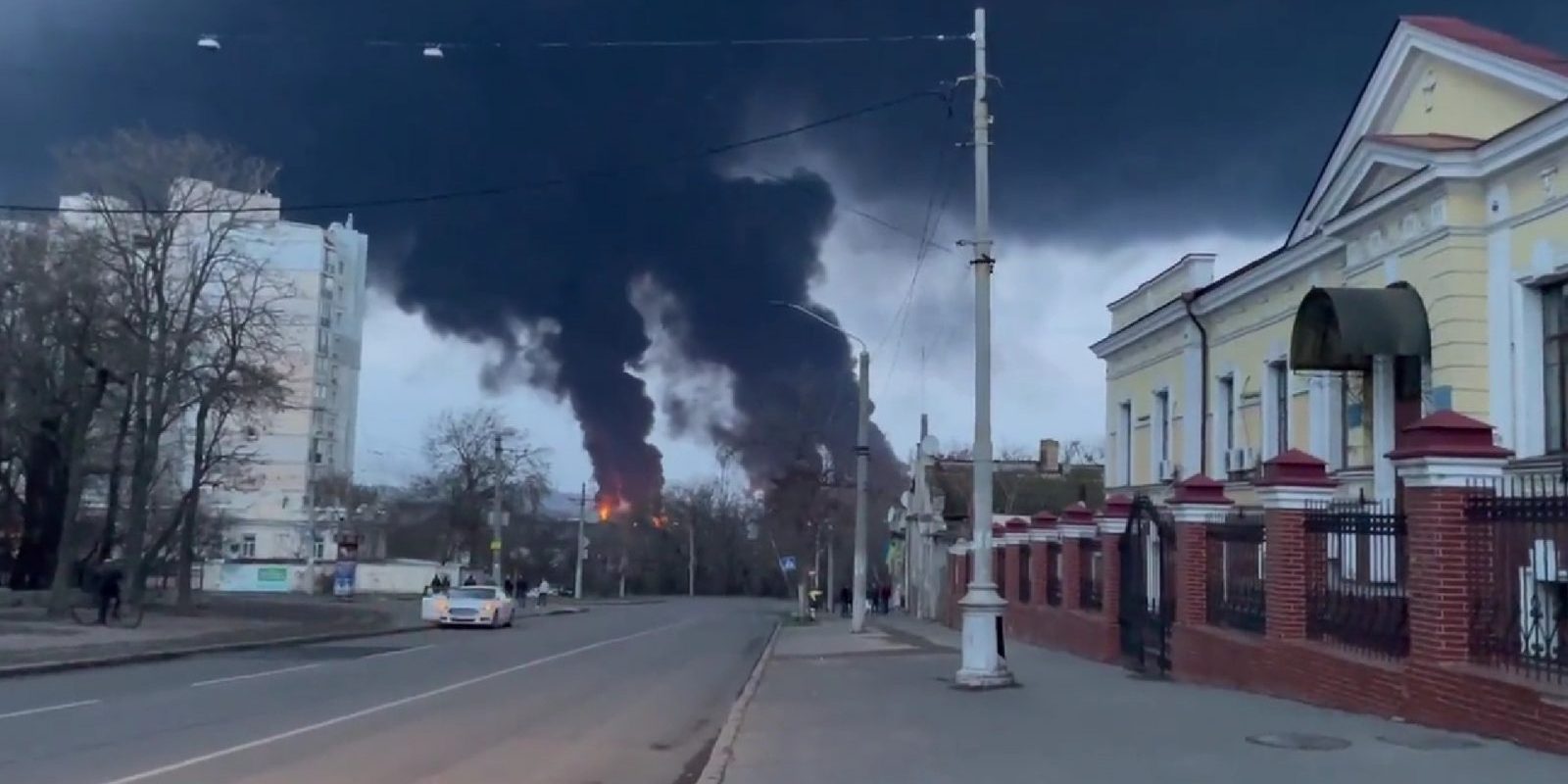 odesa-ucraina-rafinarie-incendiu-flacari-fum-e1648984347503.jpg